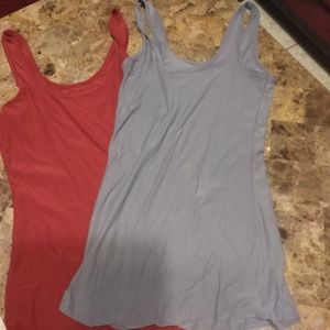 2 xs tank tops